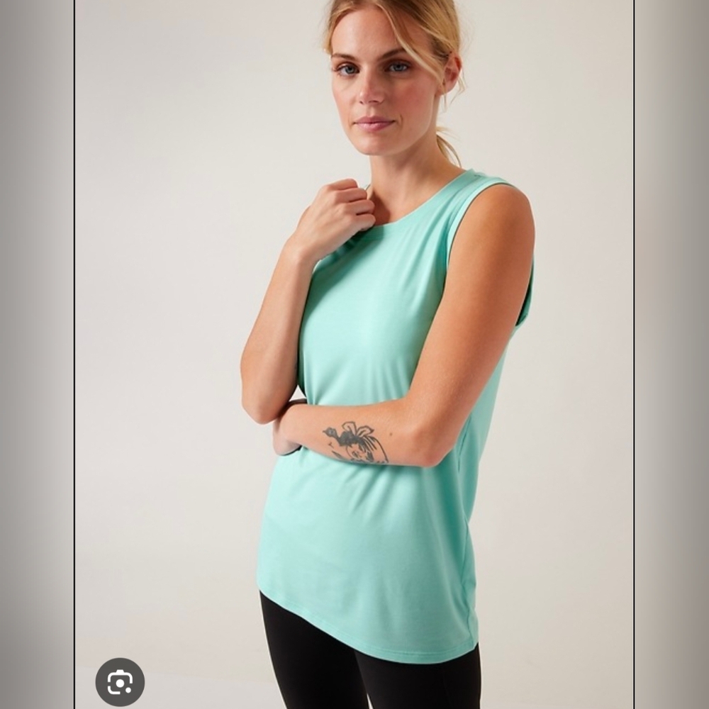 NWOT Athleta Vital Tank 2.0 Small Mint green